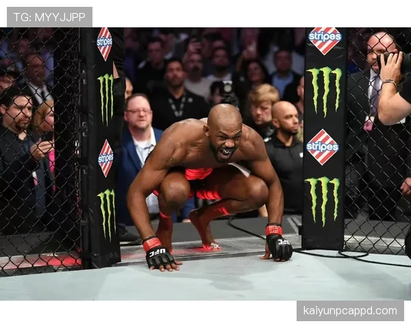 乔恩·琼斯赛场上霸气侧漏，私底下居然这么接地气？